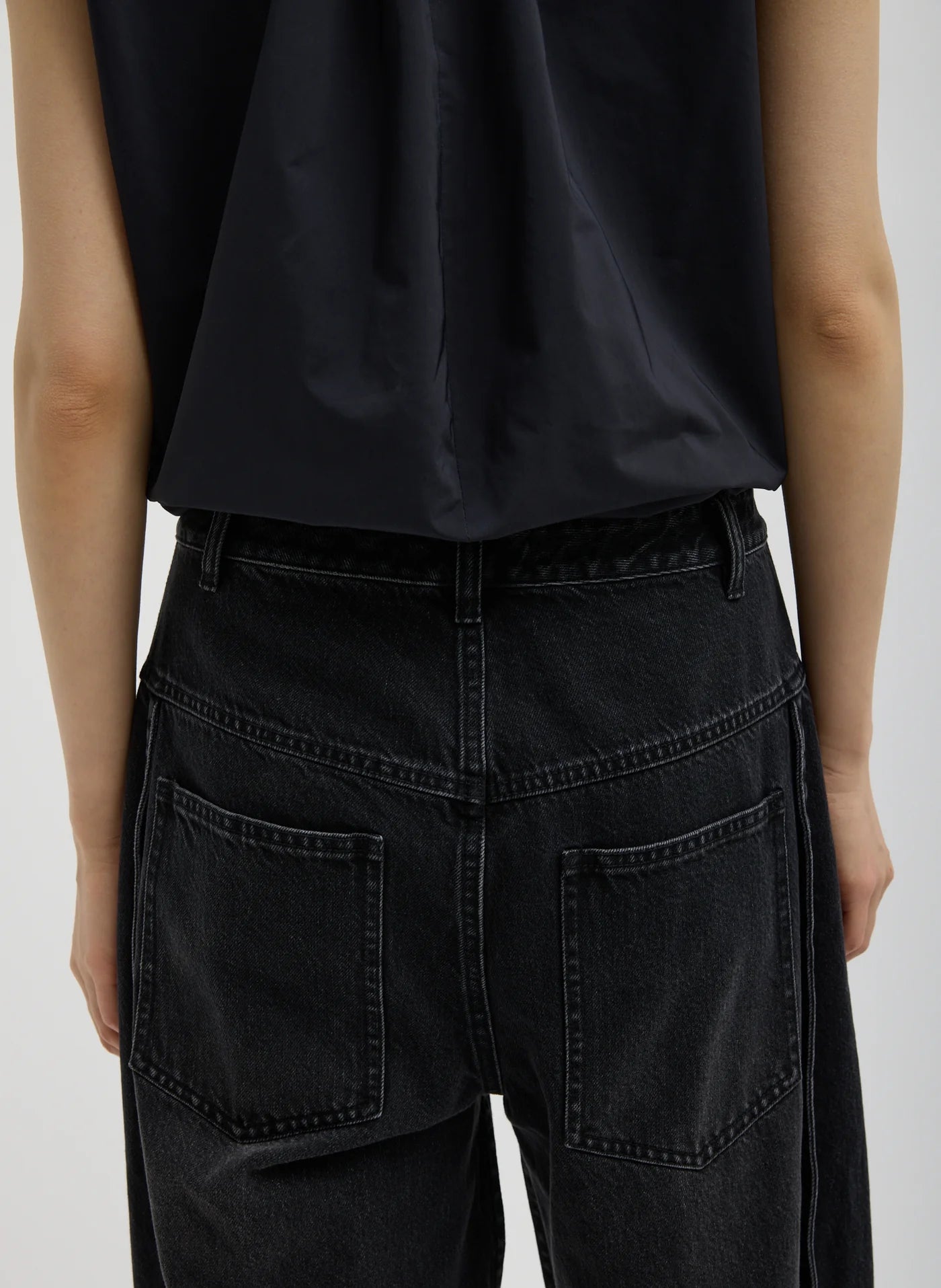 Vaqueros negros vintage Tibi con pliegues