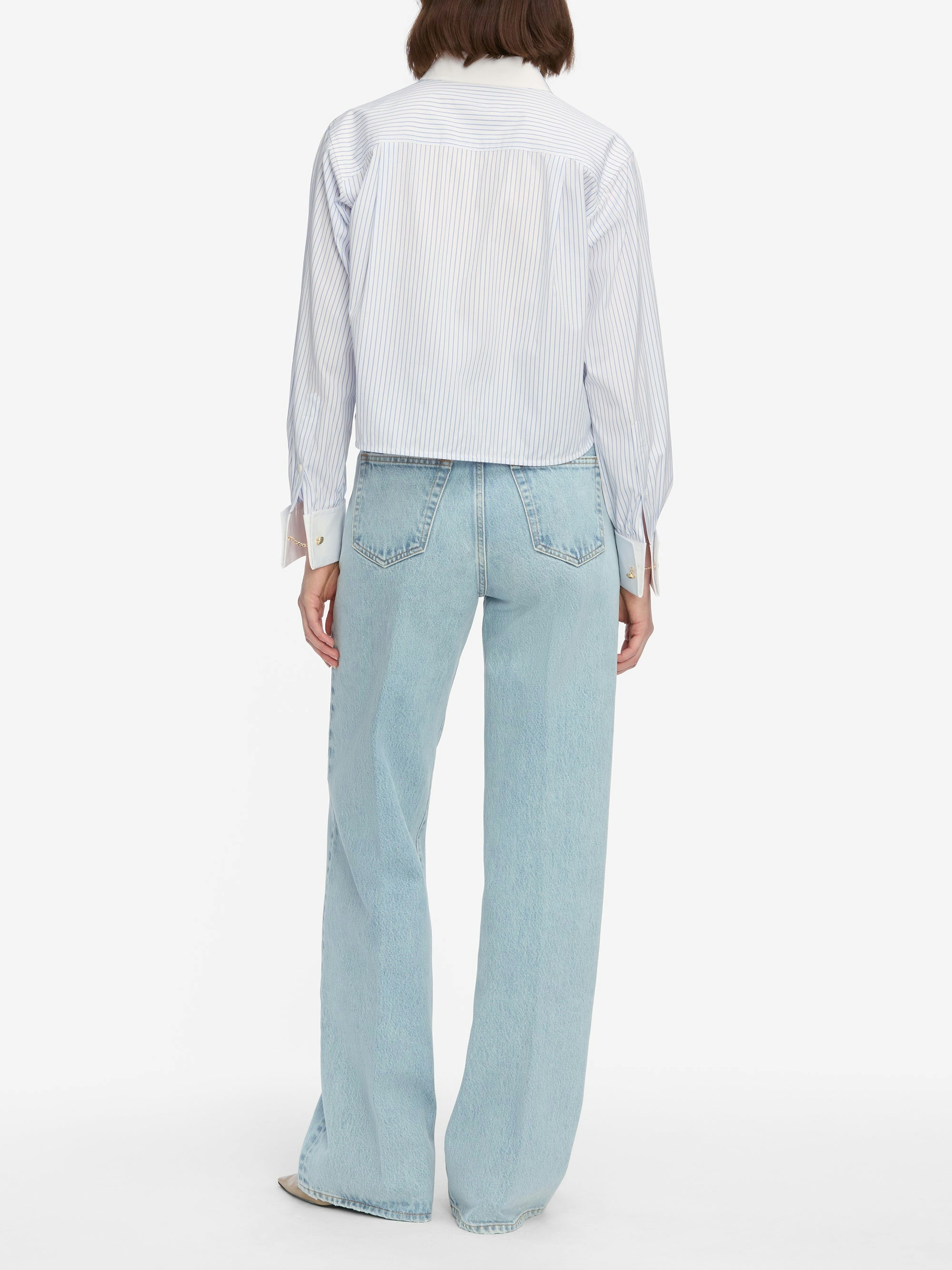 Enmarca la camisa de Charles