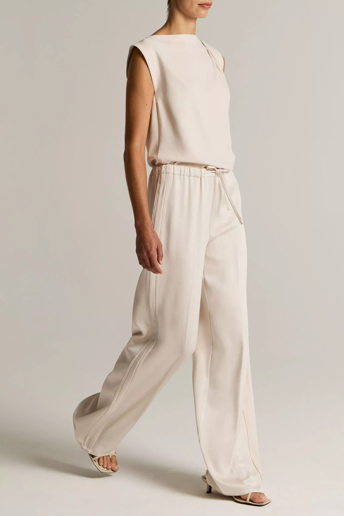 Vince Mid Waist Shine Crepe Pull On Pant - Blush Cloud
