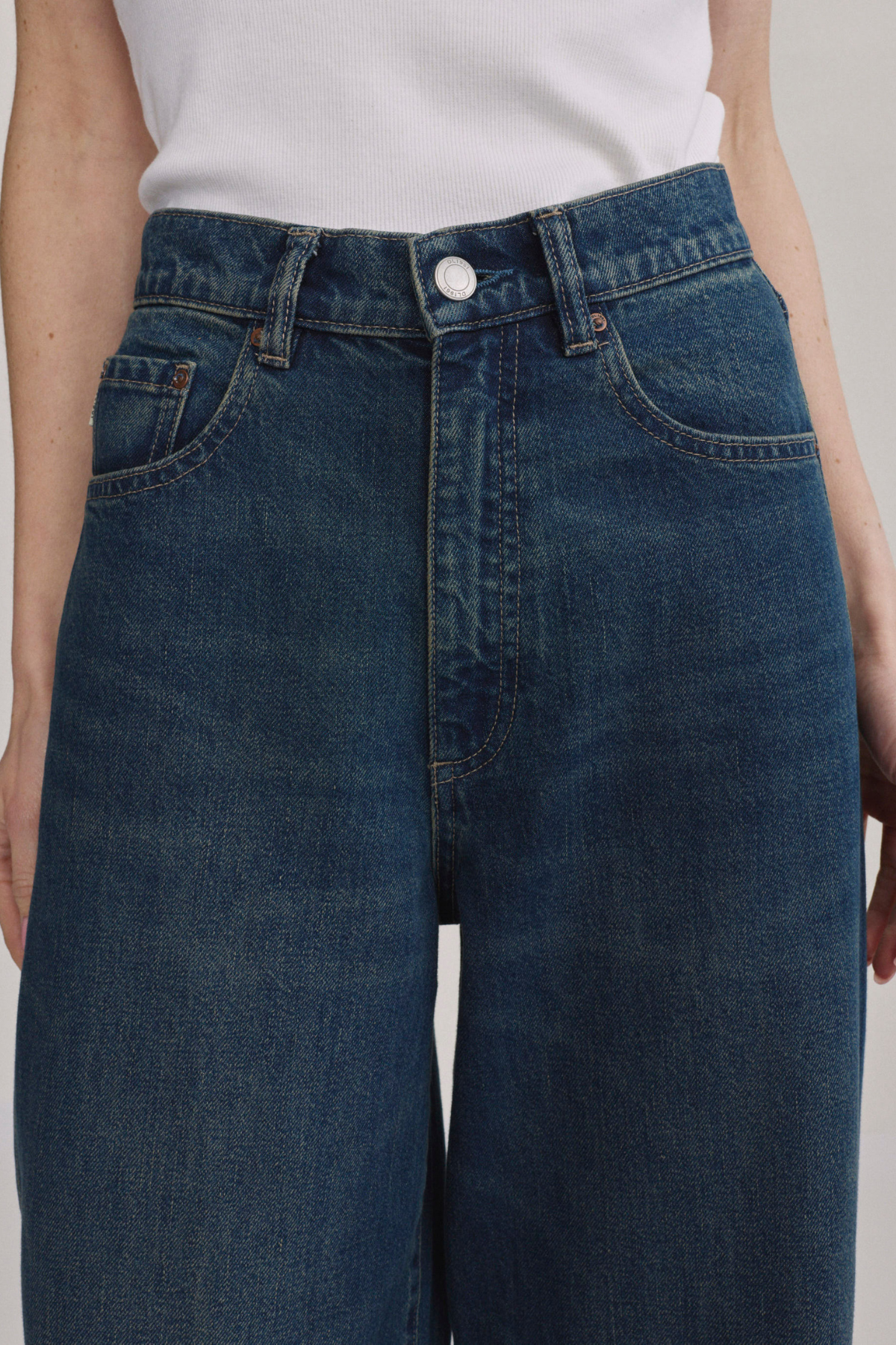 DL1961 Taylor Relaxed Barrel Ultra High Rise 31" Jeans - Kensington