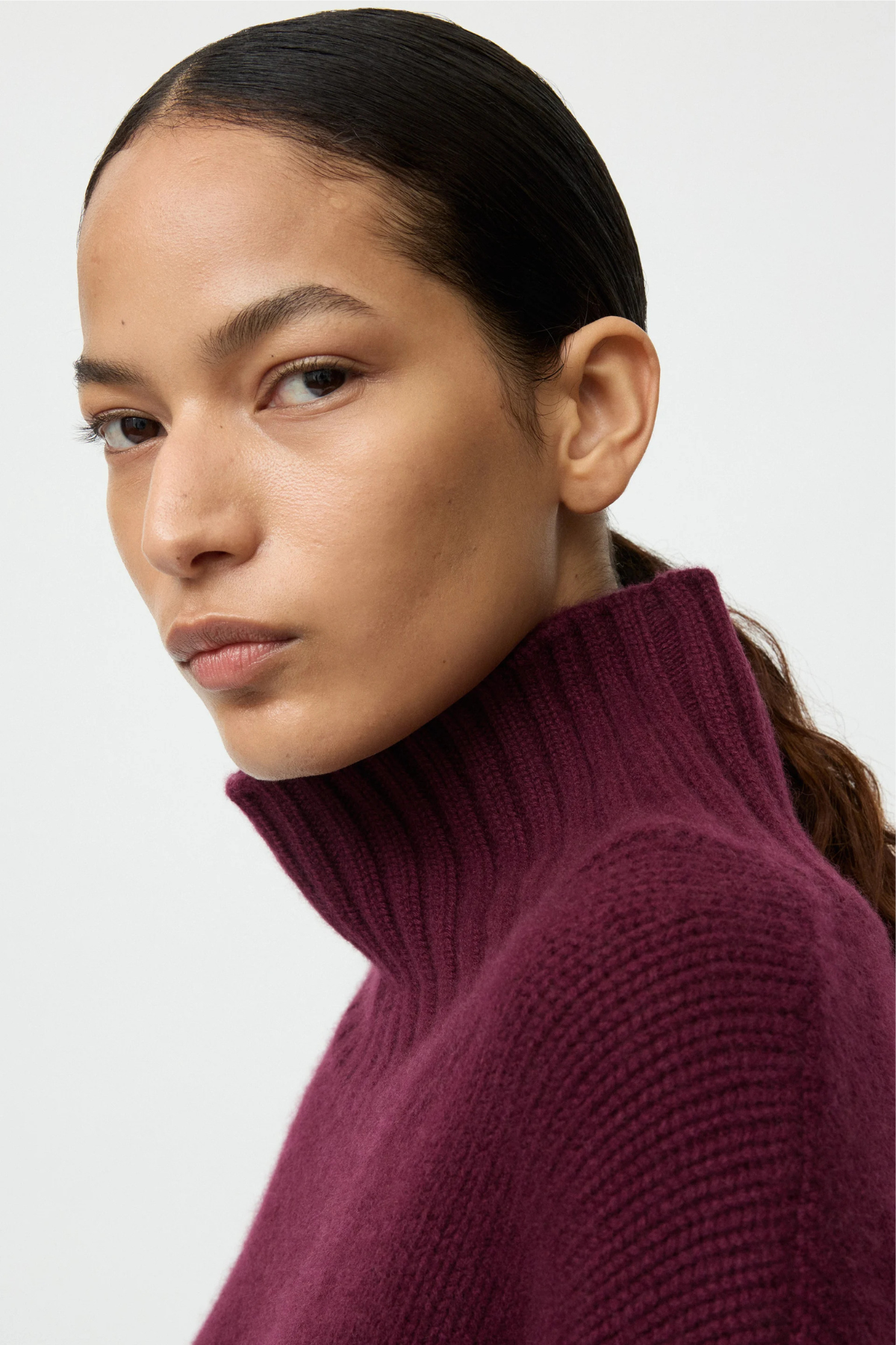 Soft Goat Girlfriend Turtleneck - Bordeaux