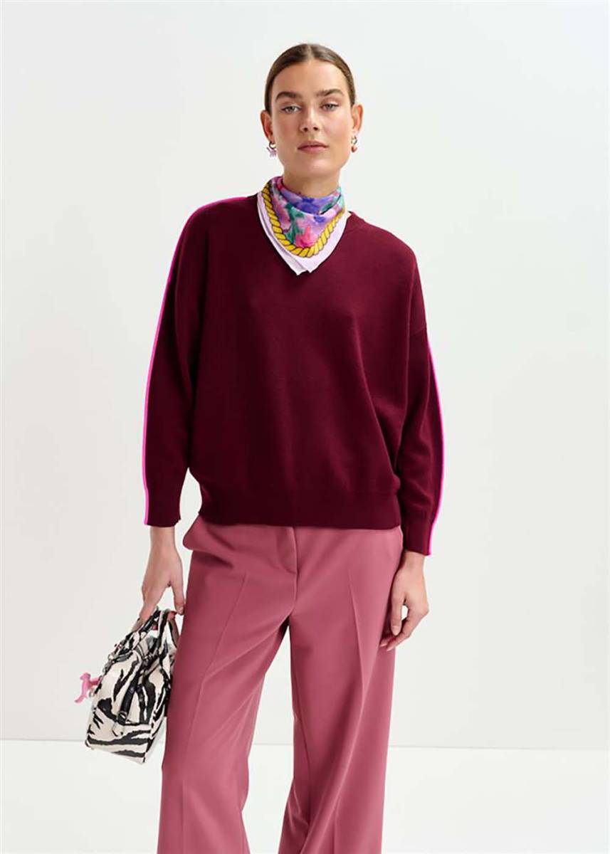 Suéter Iruby de Essentiel Antwerp con detalles en contraste