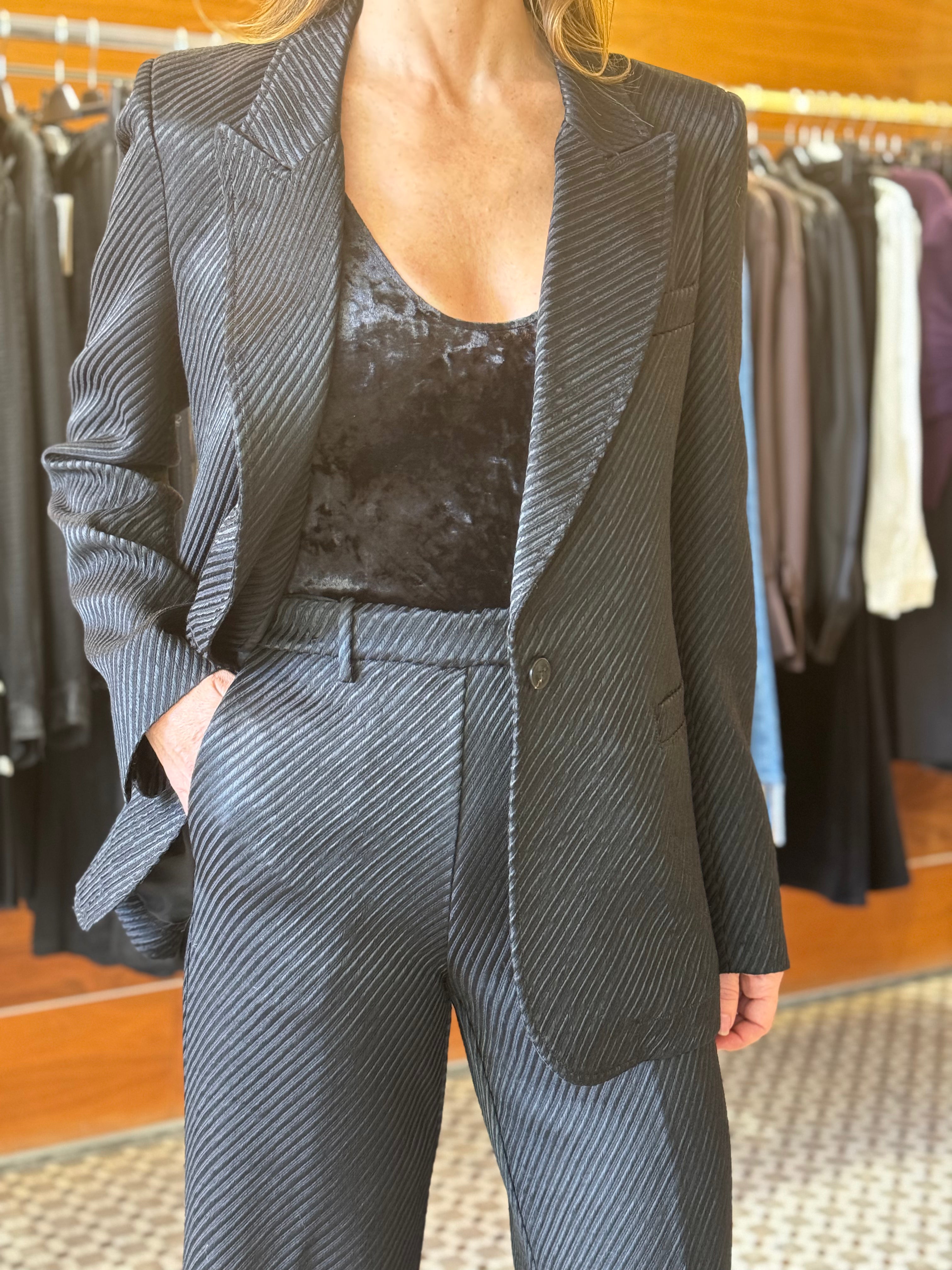 Chaqueta de alta costura con estructura diagonal Forte Forte