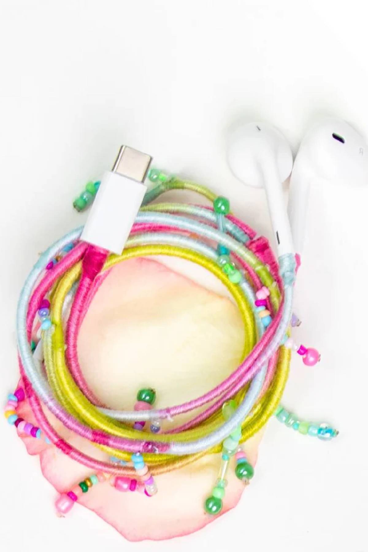 LE POM POM Earphones With Dangling Beads