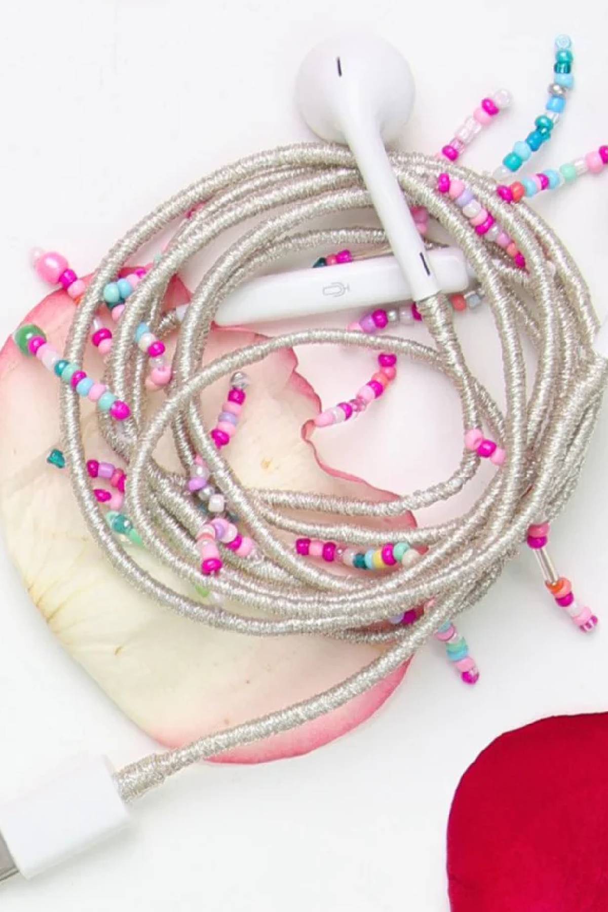 LE POM POM Earphones With Dangling Beads