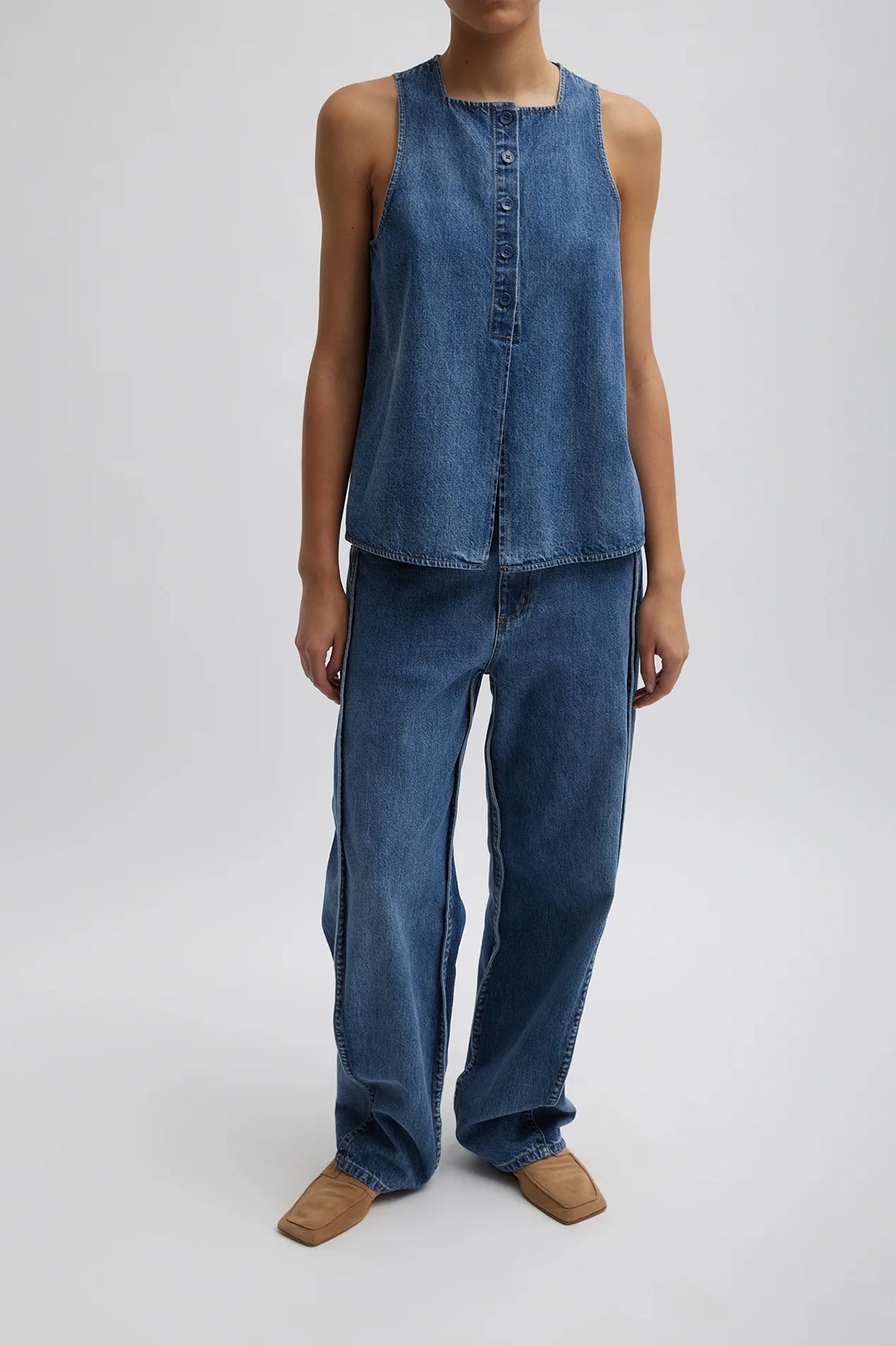 Tibi Spring Denim Tuck Jean de largo regular