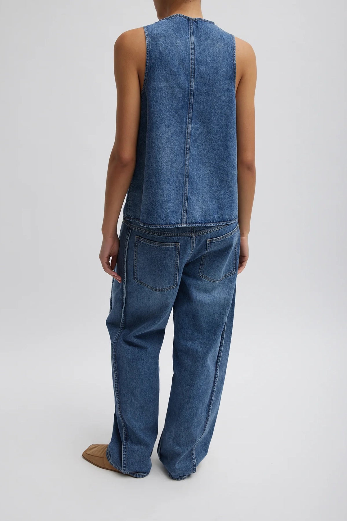 Tibi Spring Denim Tuck Jean de largo regular