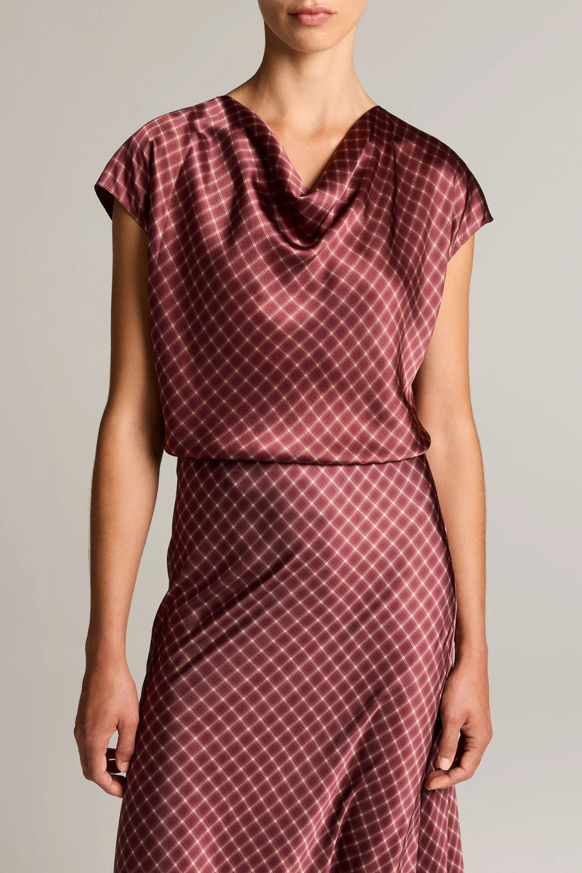 Vince Ombre Plaid On Cowlneck Cap Sleeve Blouse - Black Rose/Oak Buff
