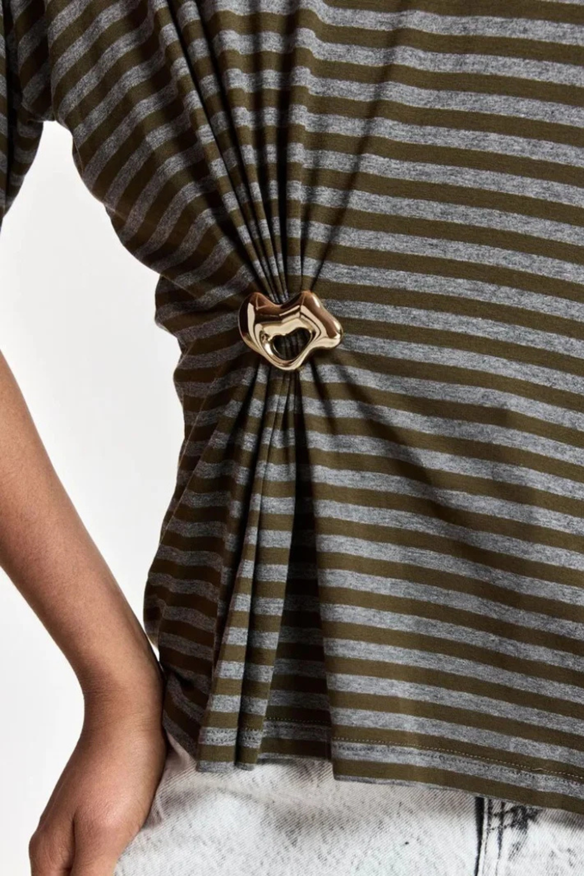 Essentiel Antwerp Kriss Striped T-Shirt With Brooch - Khaki Mission