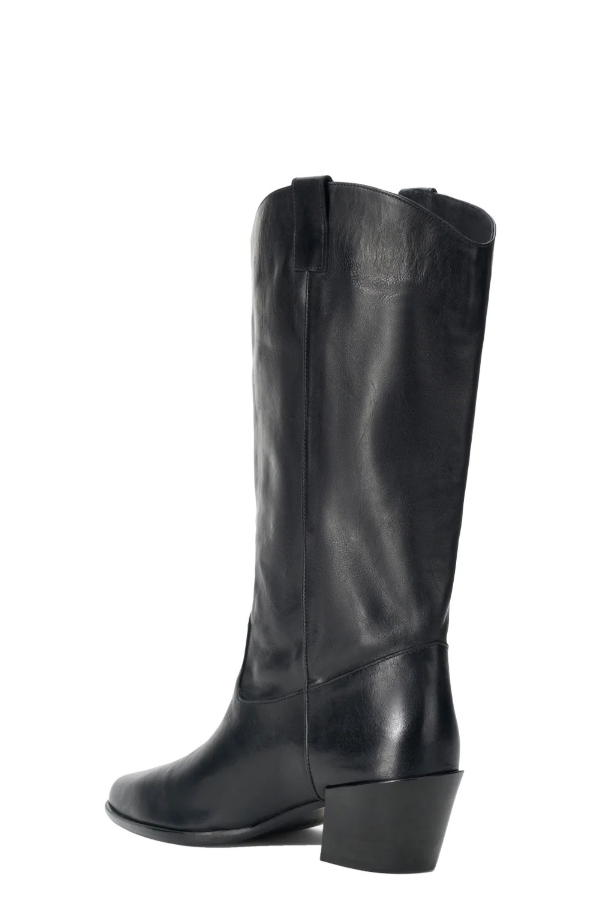 STAUD Monty Boot in Black leather with pointed toe and Western-inspired curved shaft