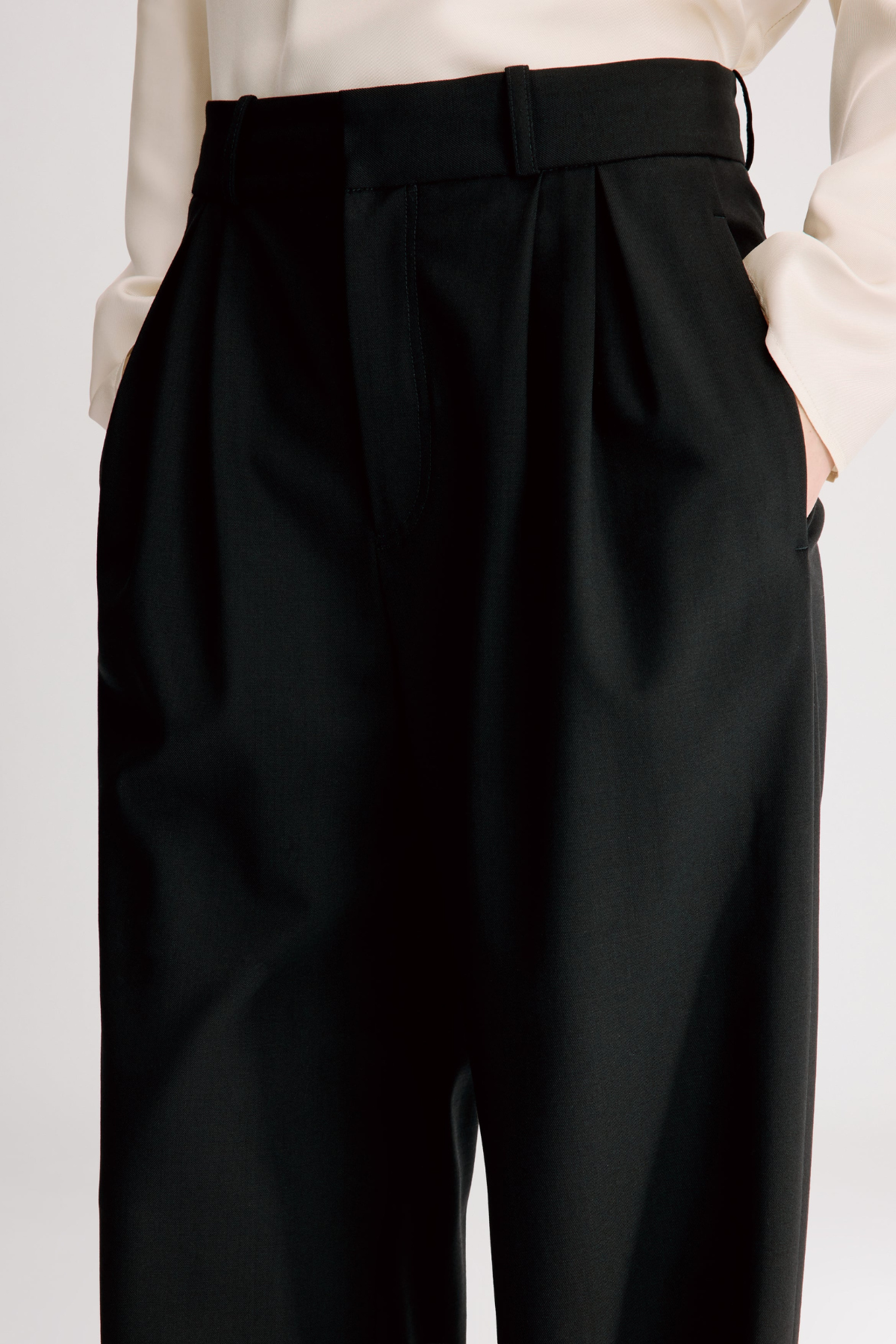 Loulou de Saison Nat Pleated Tailored Pants - Black
