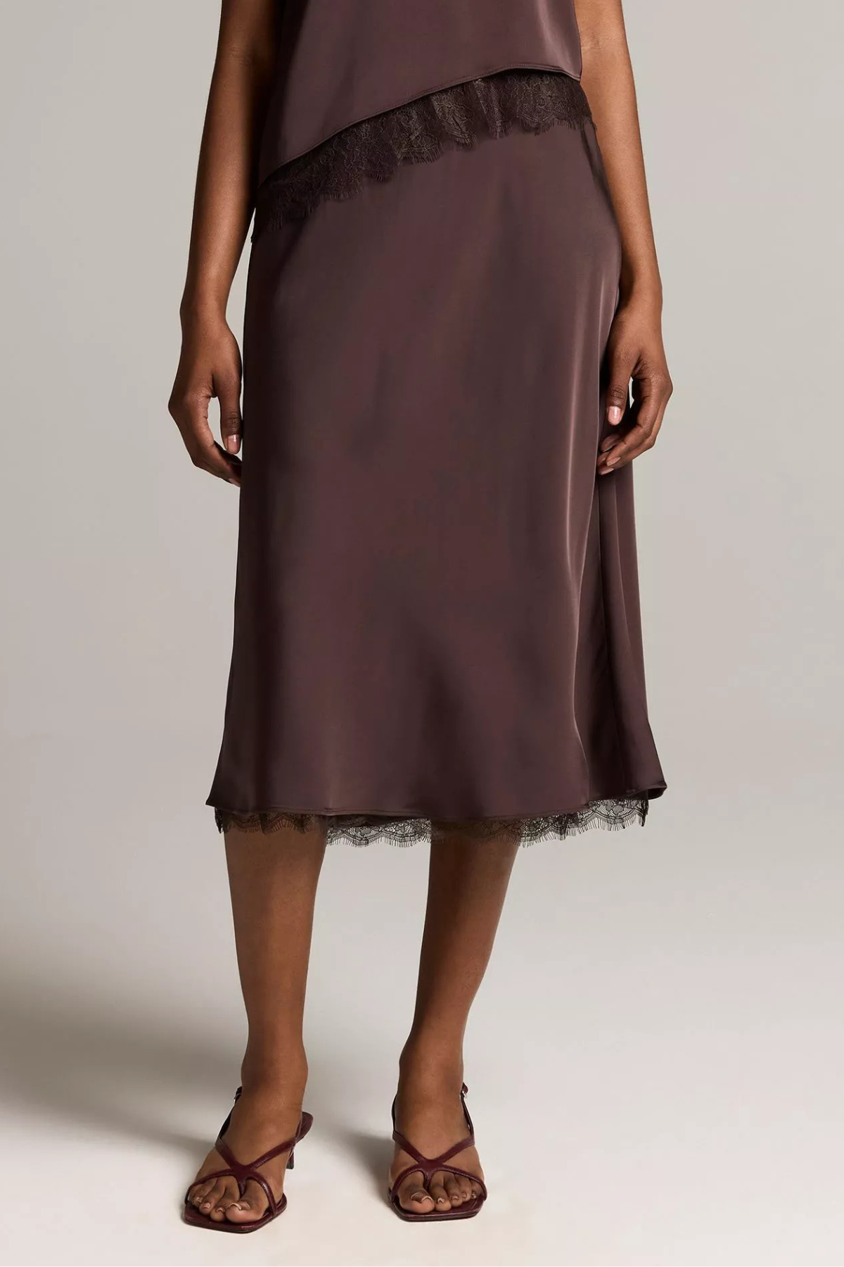 Vince Pull On Slip Skirt With Lace Trim - Iron