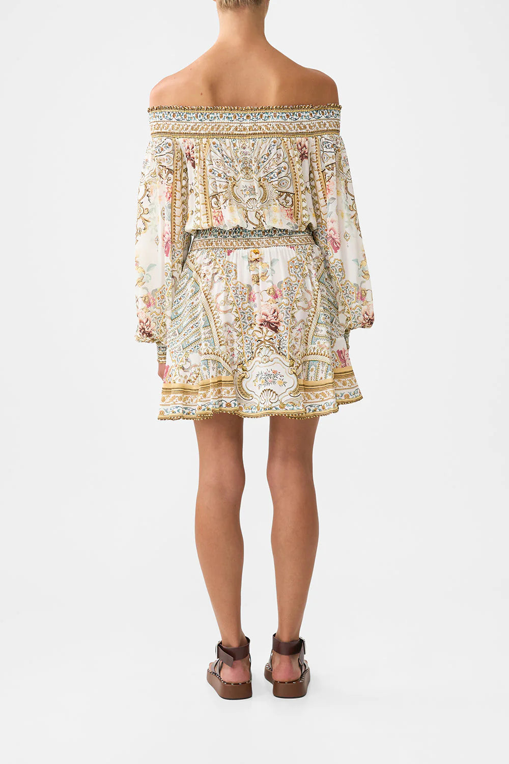 Vestido corto con hombros descubiertos de Camilla 