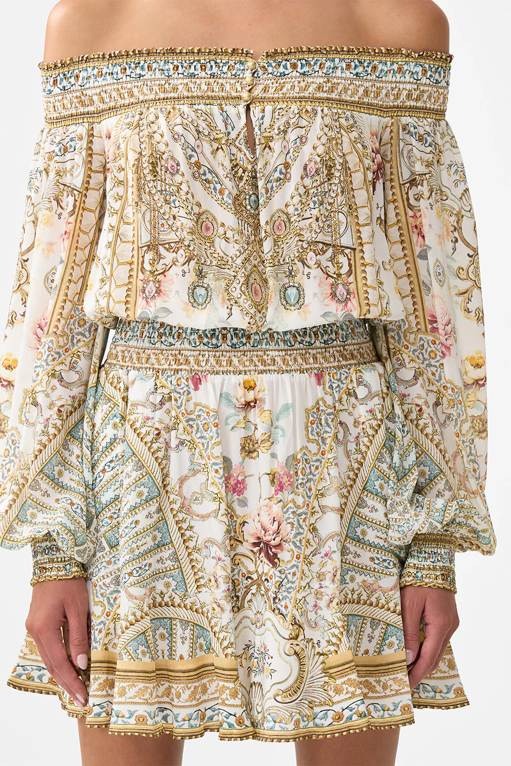 Vestido corto con hombros descubiertos de Camilla 