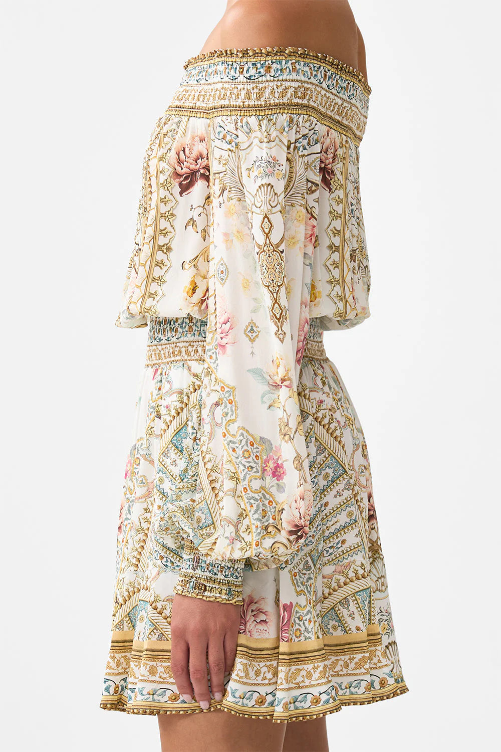 Vestido corto con hombros descubiertos de Camilla 