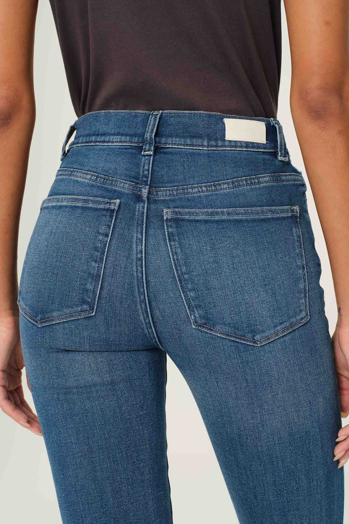 DL1961 Halle Straight Instasculpt Jeans