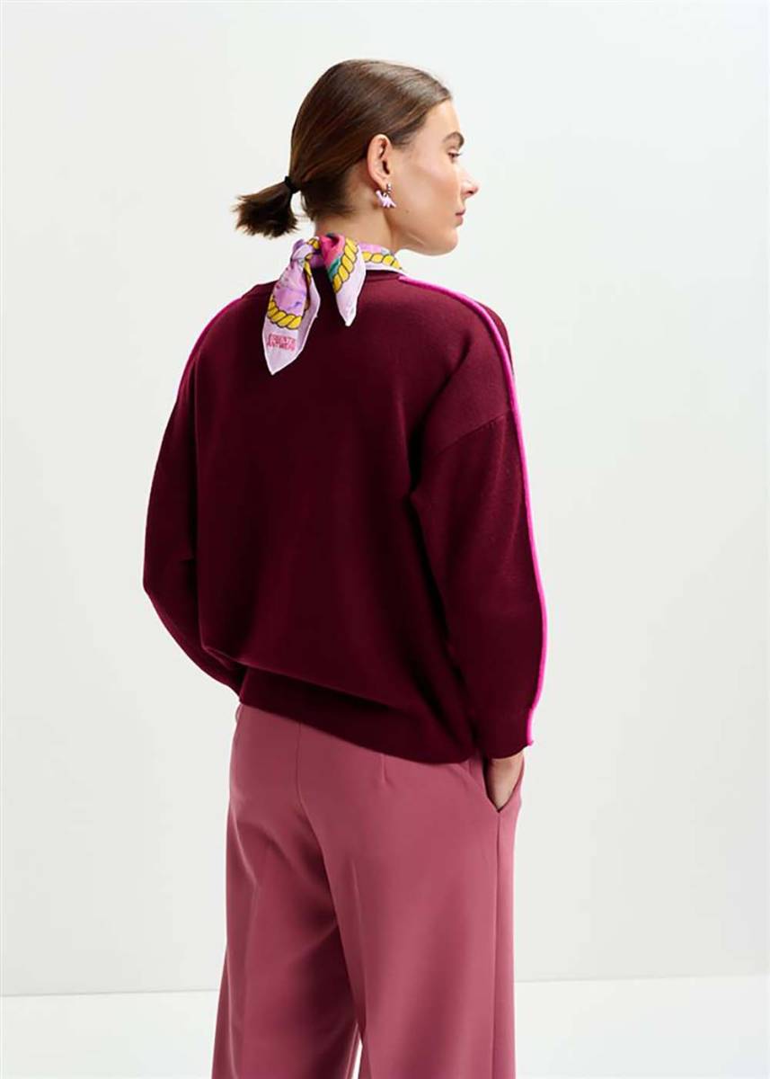 Suéter Iruby de Essentiel Antwerp con detalles en contraste