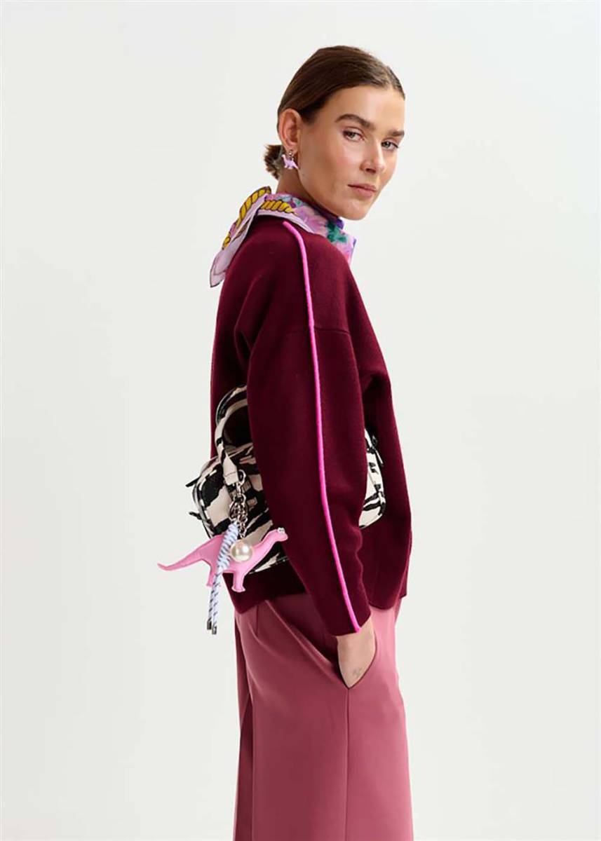 Suéter Iruby de Essentiel Antwerp con detalles en contraste