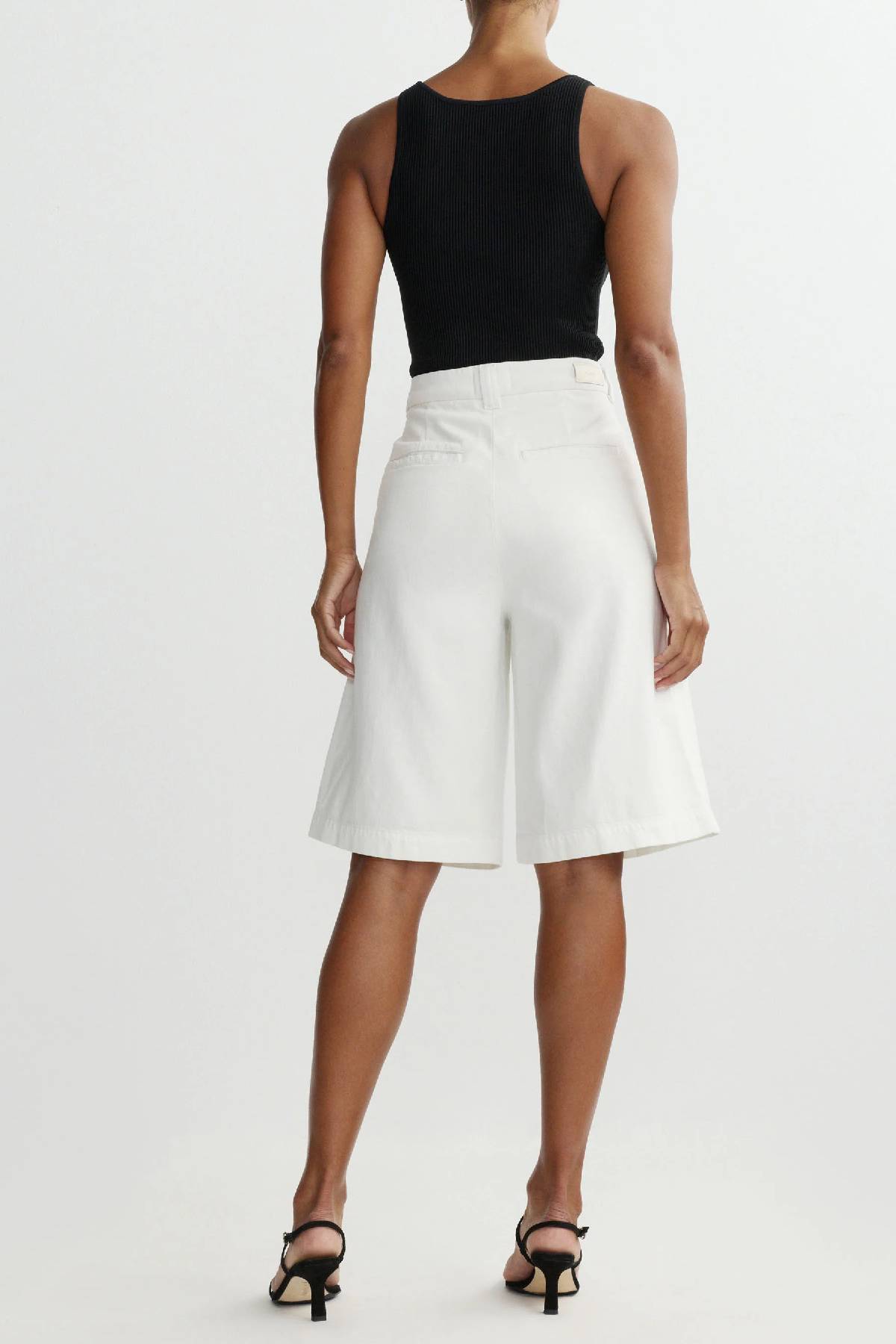 DL1961 Hepburn Short