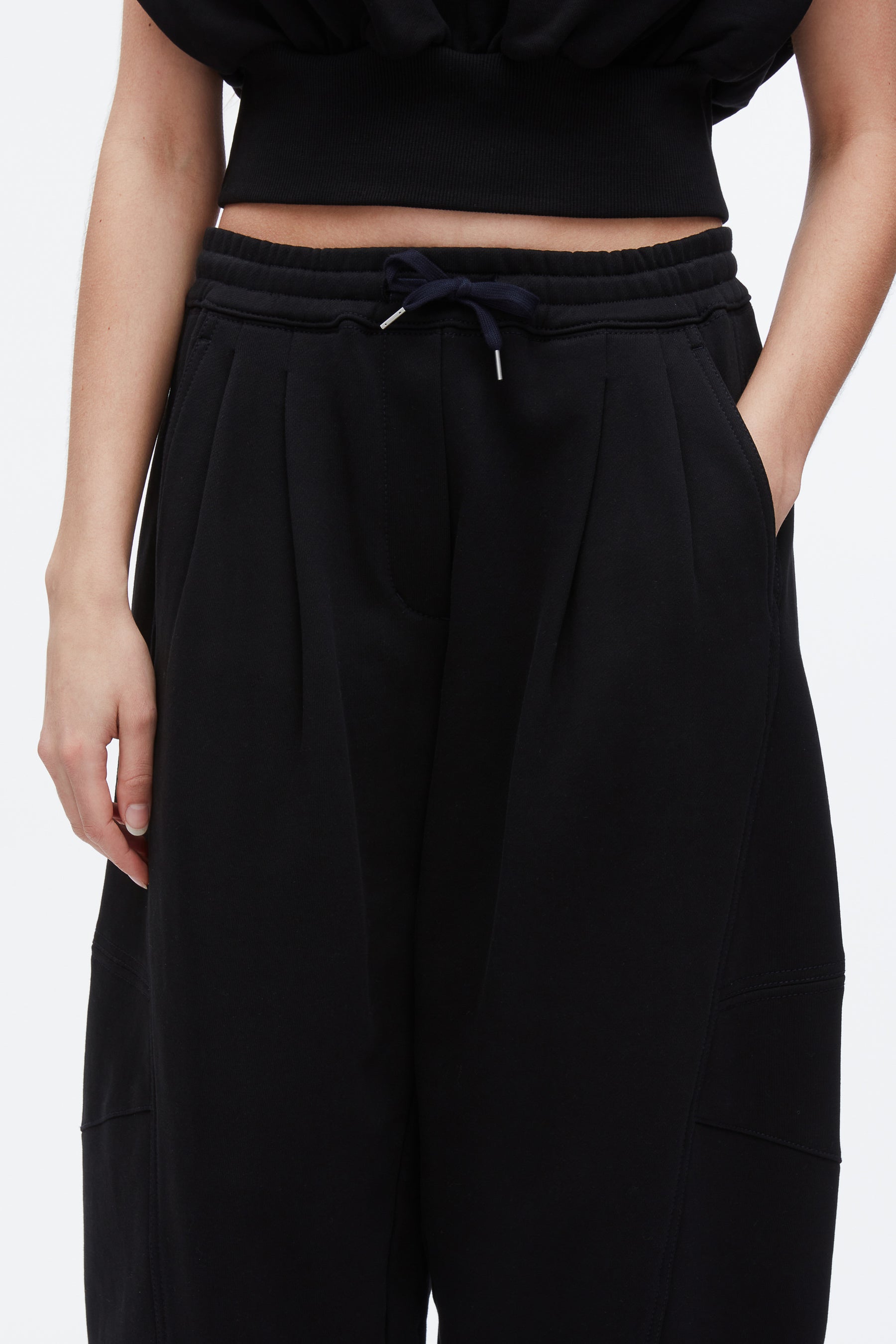 3.1 Phillip Lim Pantalón deportivo corto de pierna ancha y curva