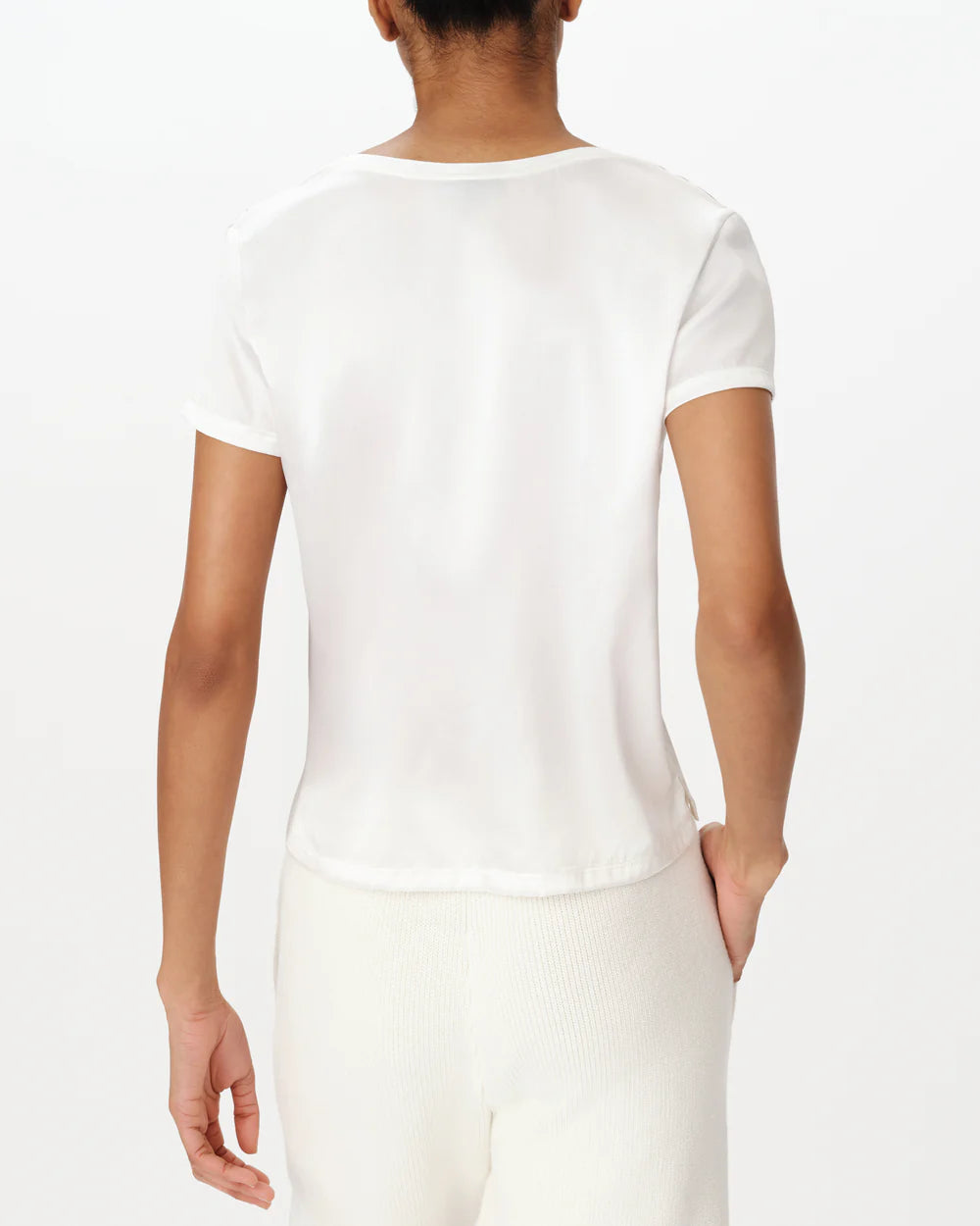 Camiseta elástica con cuello en V de charmeuse ATM